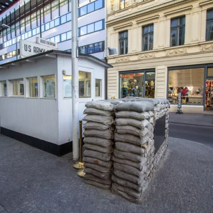 Check-Point Charlie  - Mauermuseum - 1